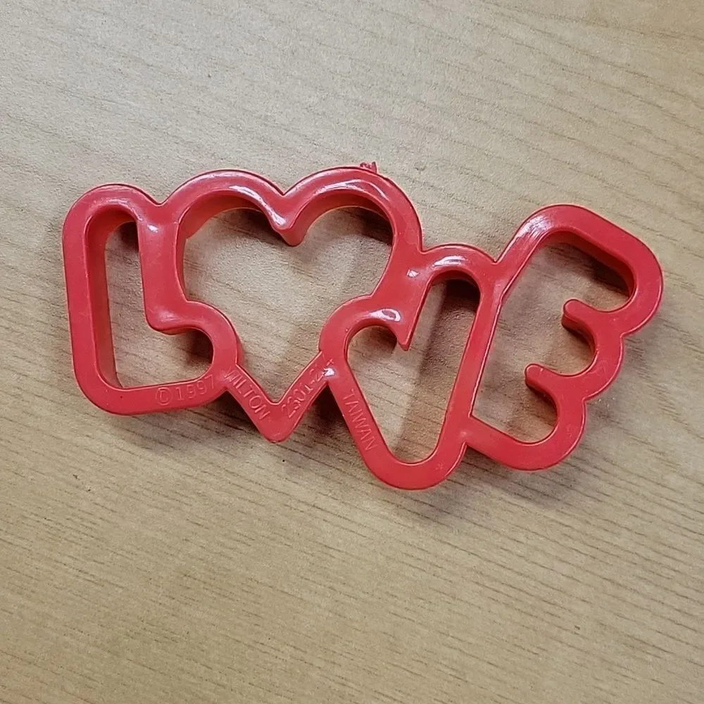 7 Wilton‎ & pamperd  chef Valentines Day cookie cutters